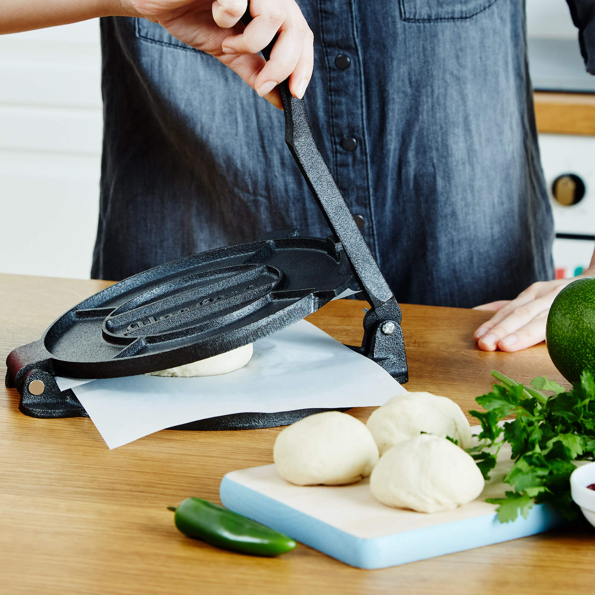 COMAL PAN AND TORTILLA PRESS (8IN) BUNDLE