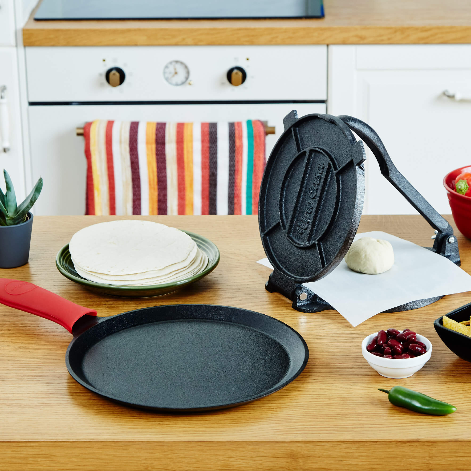 COMAL PAN AND TORTILLA PRESS (8IN) BUNDLE